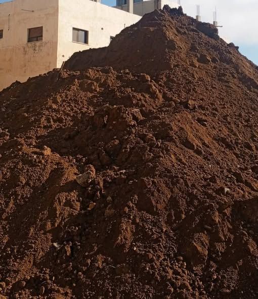 توريد تراب أحمر زراعي مرتب