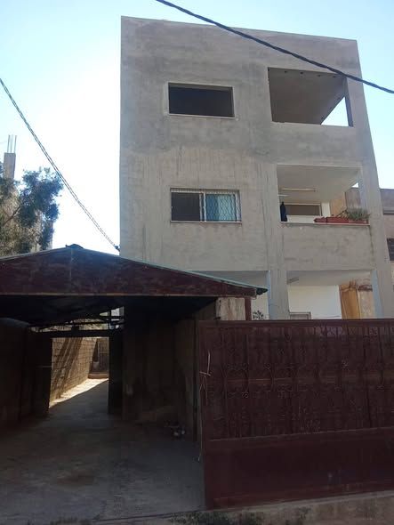 بيت 3 طوابق مع روف على أرض 340م