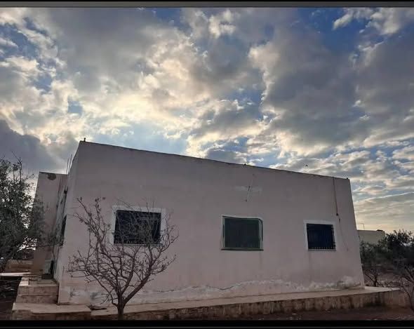 قطعة أرض 4 دونم مع بيت مسطح 200م في جنوب عمان