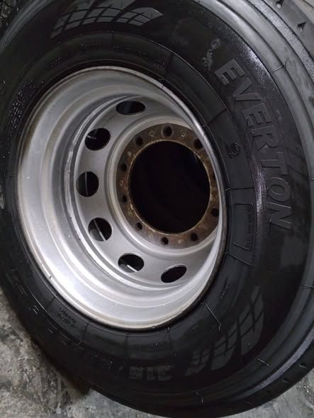 إطارات شاحنة مقاس 315/80R22.5 مع جنطات ألمانية — الأردن (2)