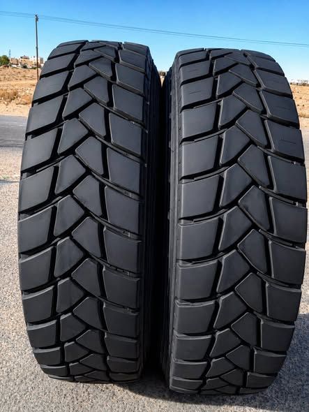 إطارات شاحنة مقاس 315/80R22.5 مع جنط ألماني — الأردن (4)