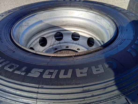 إطارات شاحنة مقاس 315/80R22.5 مع جنط ألماني — الأردن (5)