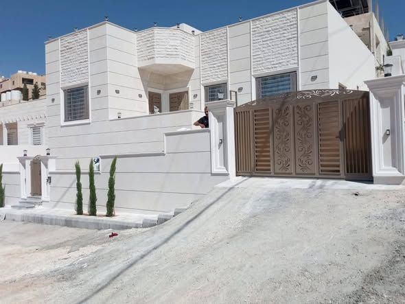 Detached House for Sale in Zarqa – 295m² Land / 175m² Built — Zarqa, Jordan (3)