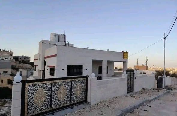 Detached House, Two Floors – 400m² Land