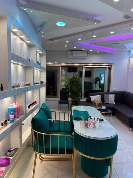 Licensed Ladies' Salon Business for Sale