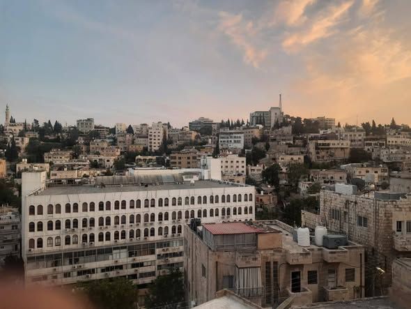 أرض مع 3 بيوت للبيع في جبل اللويبدة – عمّان