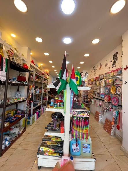 محل نثريات وإكسسوارات قائم وجاهز للعمل — شفا بدران, الأردن (2)
