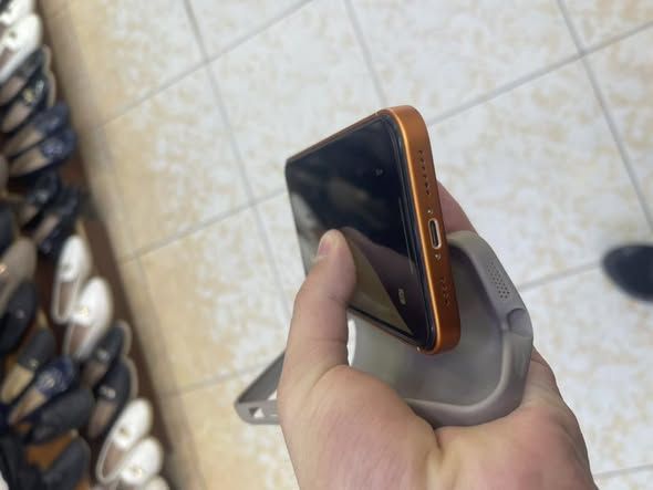 آيفون XR محول بشكل 17 برو
