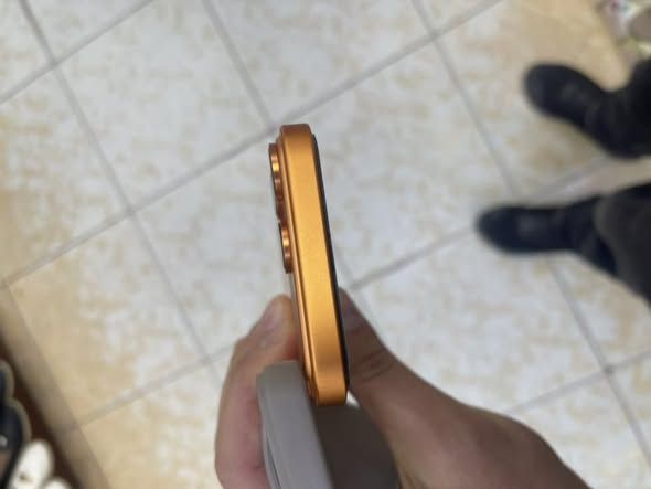 آيفون XR محول بشكل 17 برو — الأردن (2)