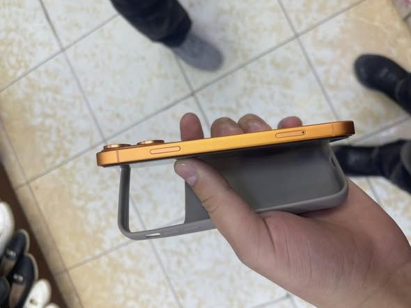 آيفون XR محول بشكل 17 برو — الأردن (3)