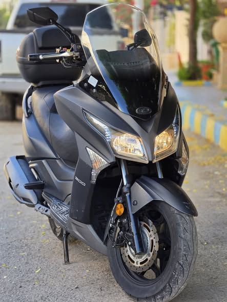 سكوتر كيمكو X-Town 300i ABS موديل 2021 — الأردن (2)