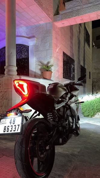 دراجة نارية Cfmoto 300SR موديل 2023 — الأردن (2)