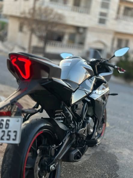 دراجة نارية Cfmoto 300SR موديل 2023 — الأردن (4)