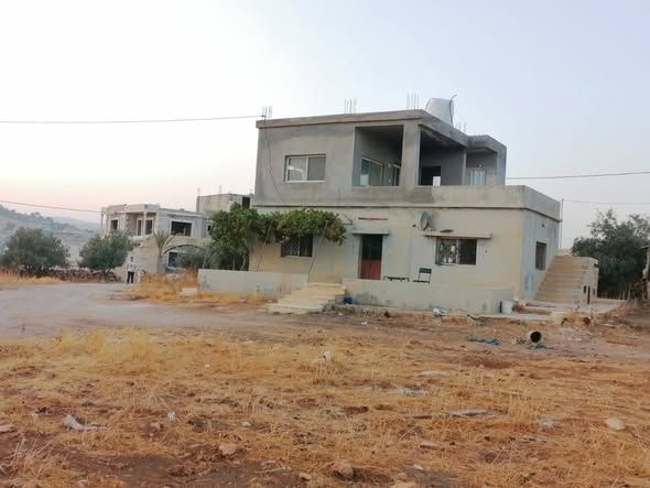 مزرعة دواجن مرخصة تتسع لـ 25000 طير على أرض 10 دونمات — الزرقاء، الأردن (2)