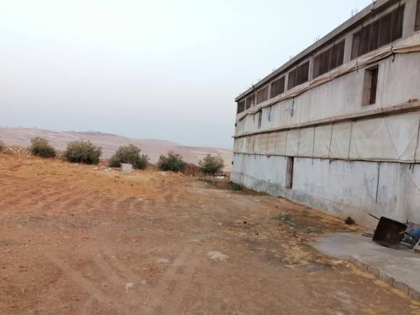 مزرعة دواجن مرخصة تتسع لـ 25000 طير على أرض 10 دونمات — الزرقاء، الأردن (4)