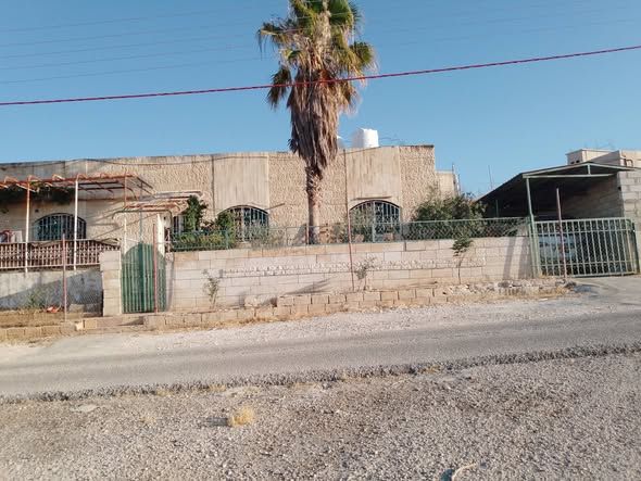 بيت مستقل 3 غرف نوم مساحة بناء 220م في إربد — إربد، الأردن (2)