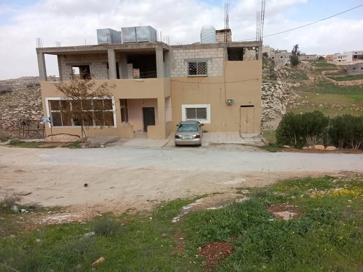 Two-Floor House + Ground Apartment on 1700m² Land in Madaba