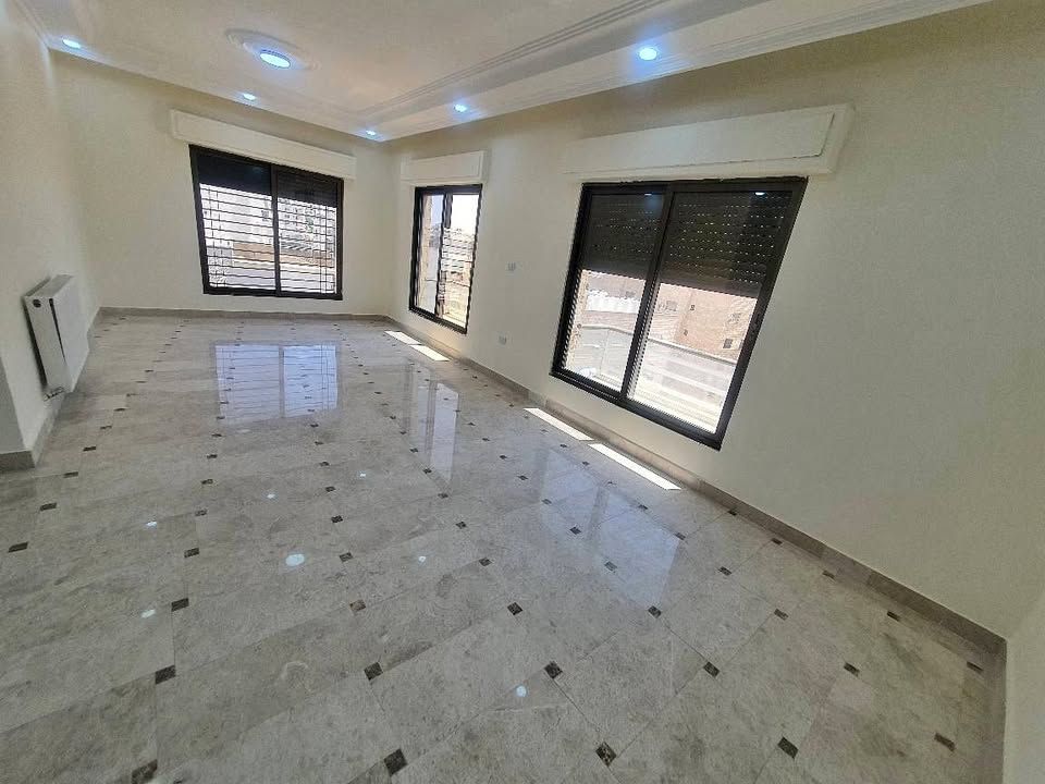 Apartment with Roof, 240 sqm – Al-Jubaiha
