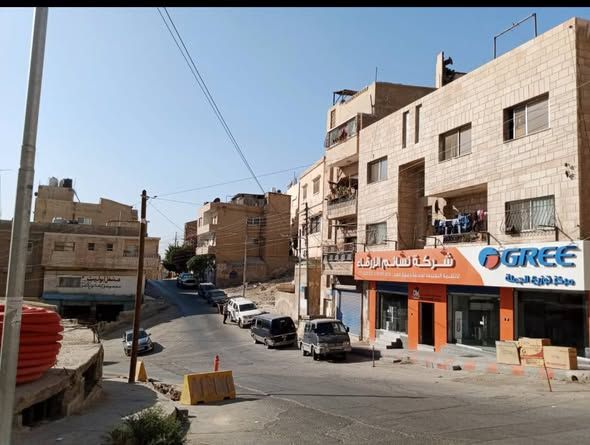 عمارة تجارية مساحة 225م - الزرقاء حي النزهة