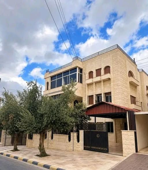 عمارة 3 طوابق للبيع - أرض 600م²