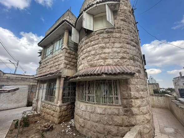 عمارة ثلاث طوابق للبيع في جبل الحسين